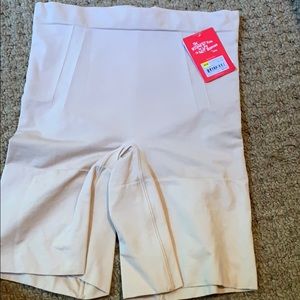 Spanx Sculpt mid thigh short